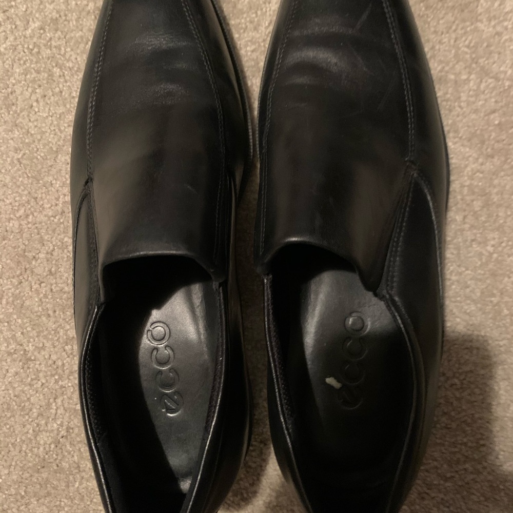Men’s almost new Ecco loafer. Size 9.5